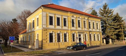 Fasáda dokončená (01/2022)